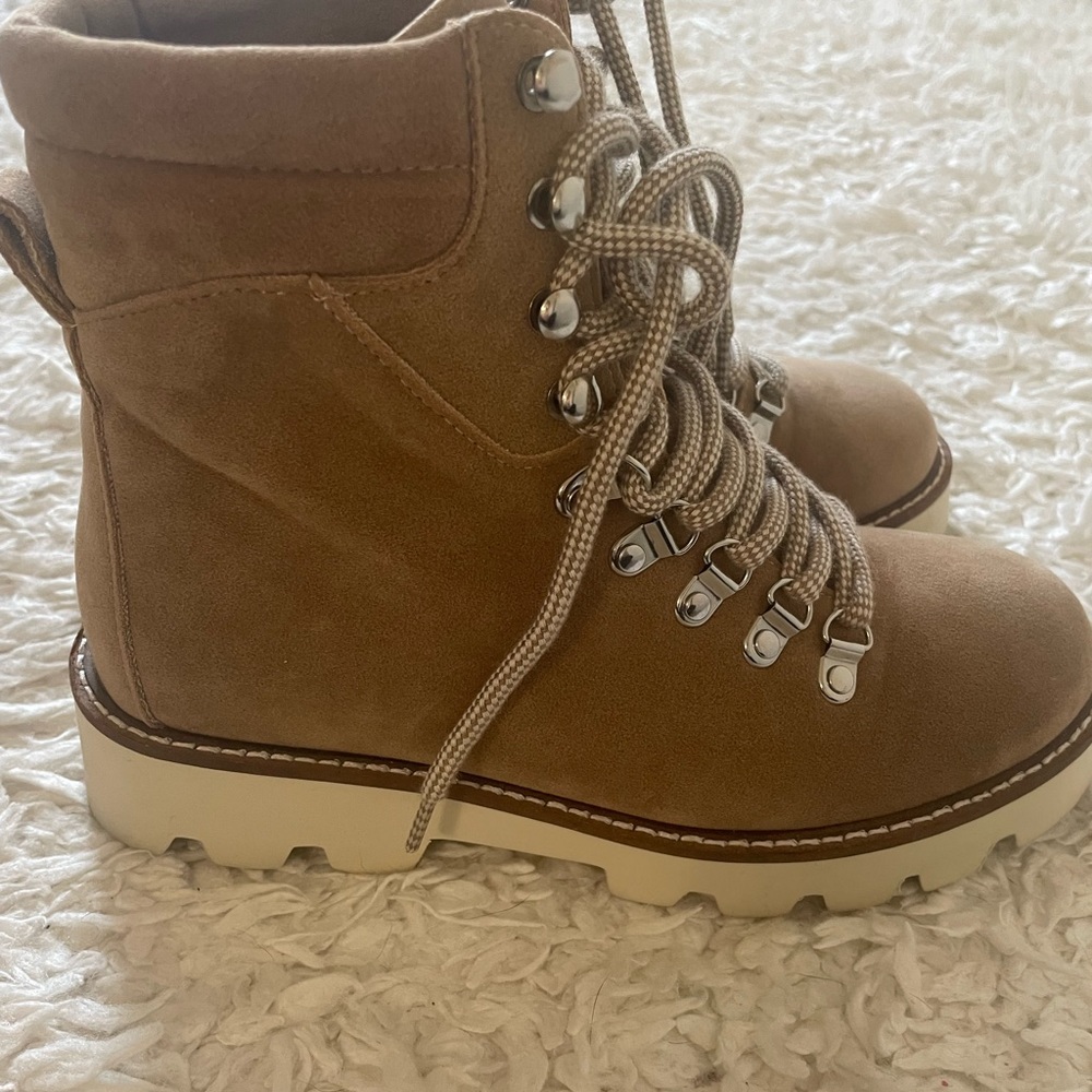 Vici (Oasis Society) size 6 brown lace up boots